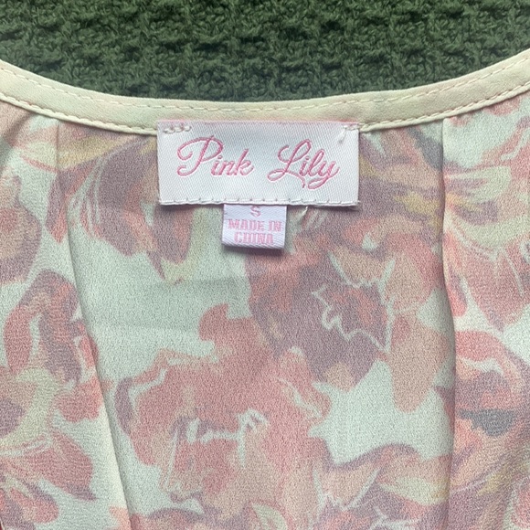 Pink Lily Peplum Top - Picture 2 of 3